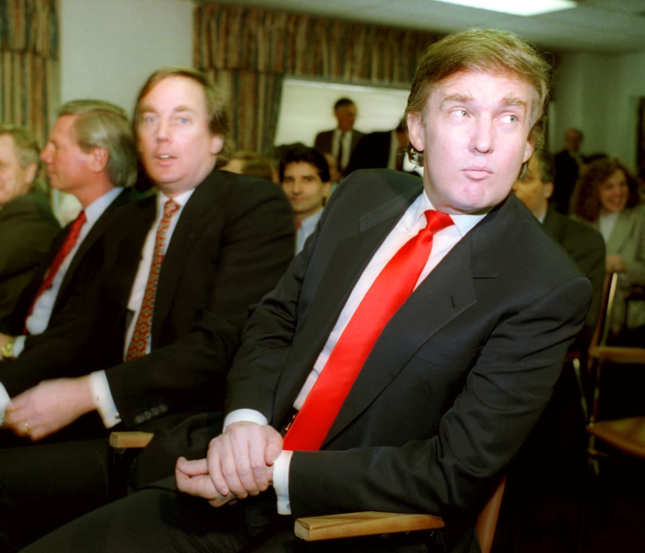 Robert y Donald Trump. El hermano del presidente murió en un hospital de Nueva York. La cadena CNN, citando fuentes, dice que había estado enfermo por meses. Era uno de los cuatro hermanos del presidente.
<br>
<br>