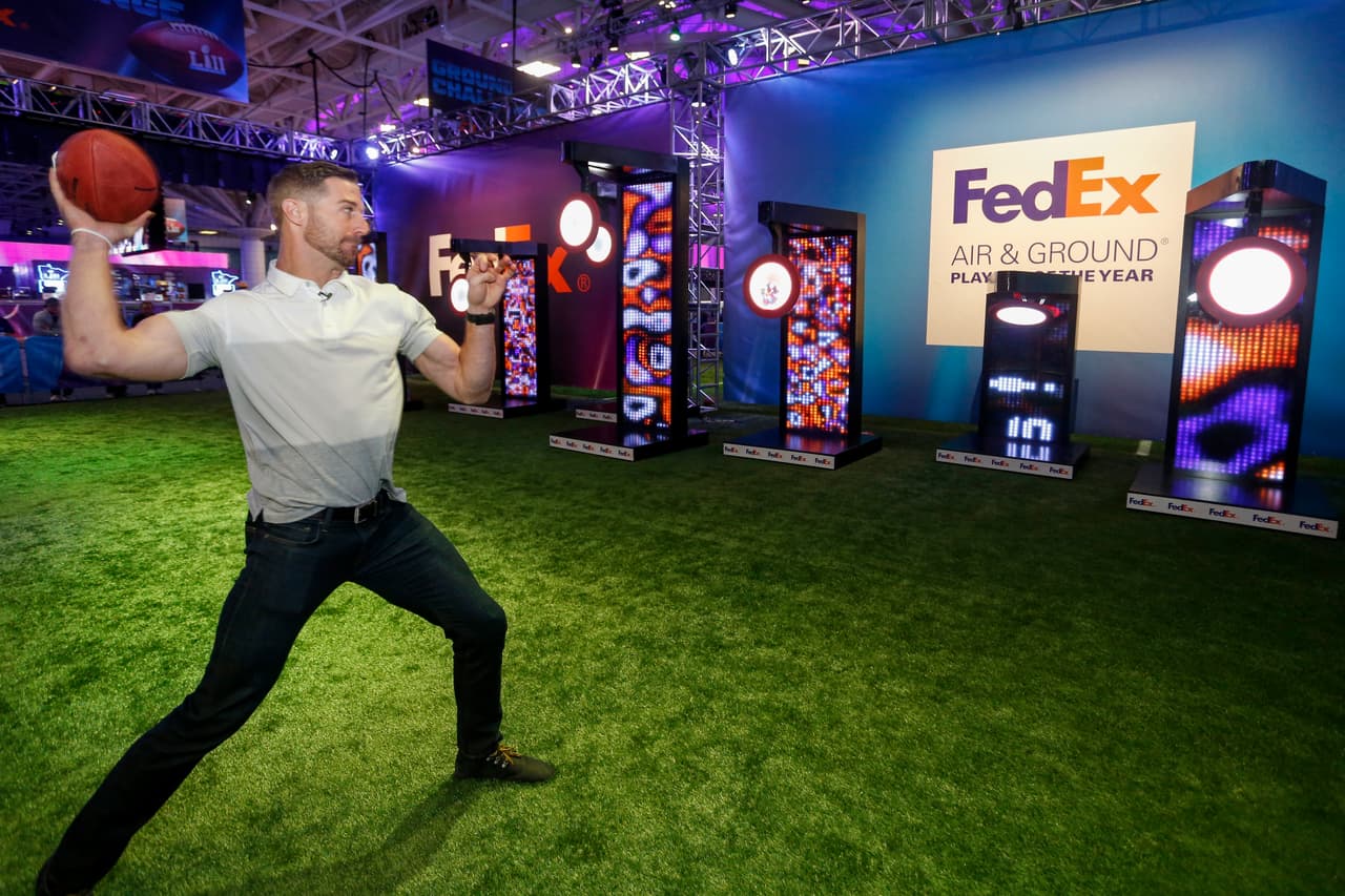 <b>Puesto 18. FedEx</b>
<br>
<br>El gigante de los servicios de entrega estadounidense ha gastado 66,244,000 dólares en 31 anuncios. Unos 1,050 segundos de transmisión en 19 ediciones del Super Bowl.
<br>
<br>Para este ranking el portal de estadísticas 24/7 Wall Street calculó la inversión histórica aproximada de los mayores anunciantes. Se basó en datos recopilados desde hace cuatro décadas y tomó en cuenta la inflación.