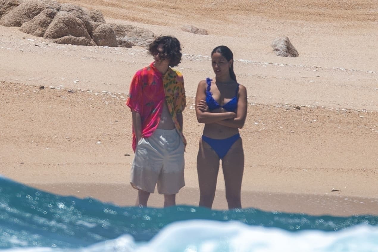 Mientras gran parte del mundo seguía confinada por la pandemia del coronavirus, los dos fueron captados en un plan muy romántico en las playas de Los Cabos.