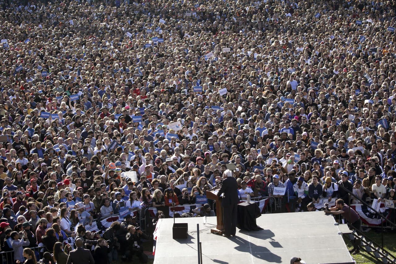 Sanders habla ante más de 25,000 partidarios en su mitin de campaña