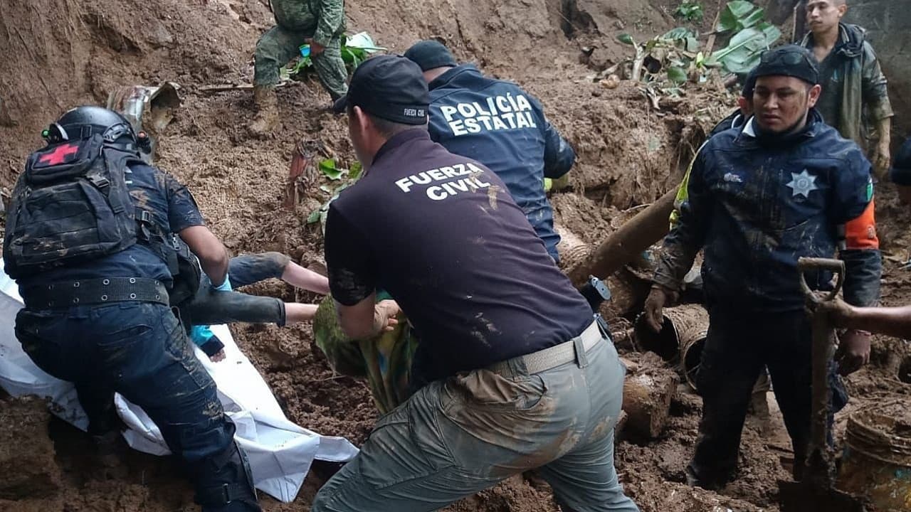 <b>En video: Una madre y cinco menores mueren atrapados en un alud causado por Grace en México</b>