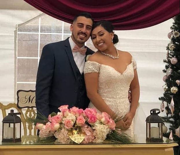 El domingo 15 de diciembre, Joe Melgoza y Esther Bustamante Melgoza intercambiaron votos y oficializaron su unión en una ceremonia en la que estuvo presente la hija de ambos, de 11 años, familiares y amigos.