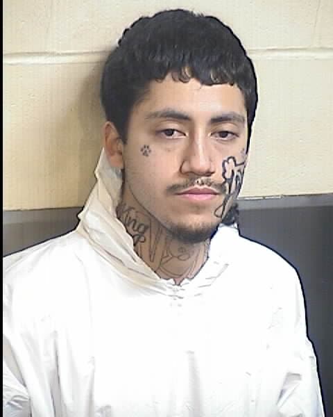El sospechoso fue identificado como Nathaniel Dixon, de 23 años, quien se encontraba en libertad bajo fianza al momento de atacar al oficial.