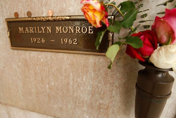 Existen varias teorías sobre su muerte, que involucran tanto a Frank Sinatra, John F. Kennedy y la mafia.