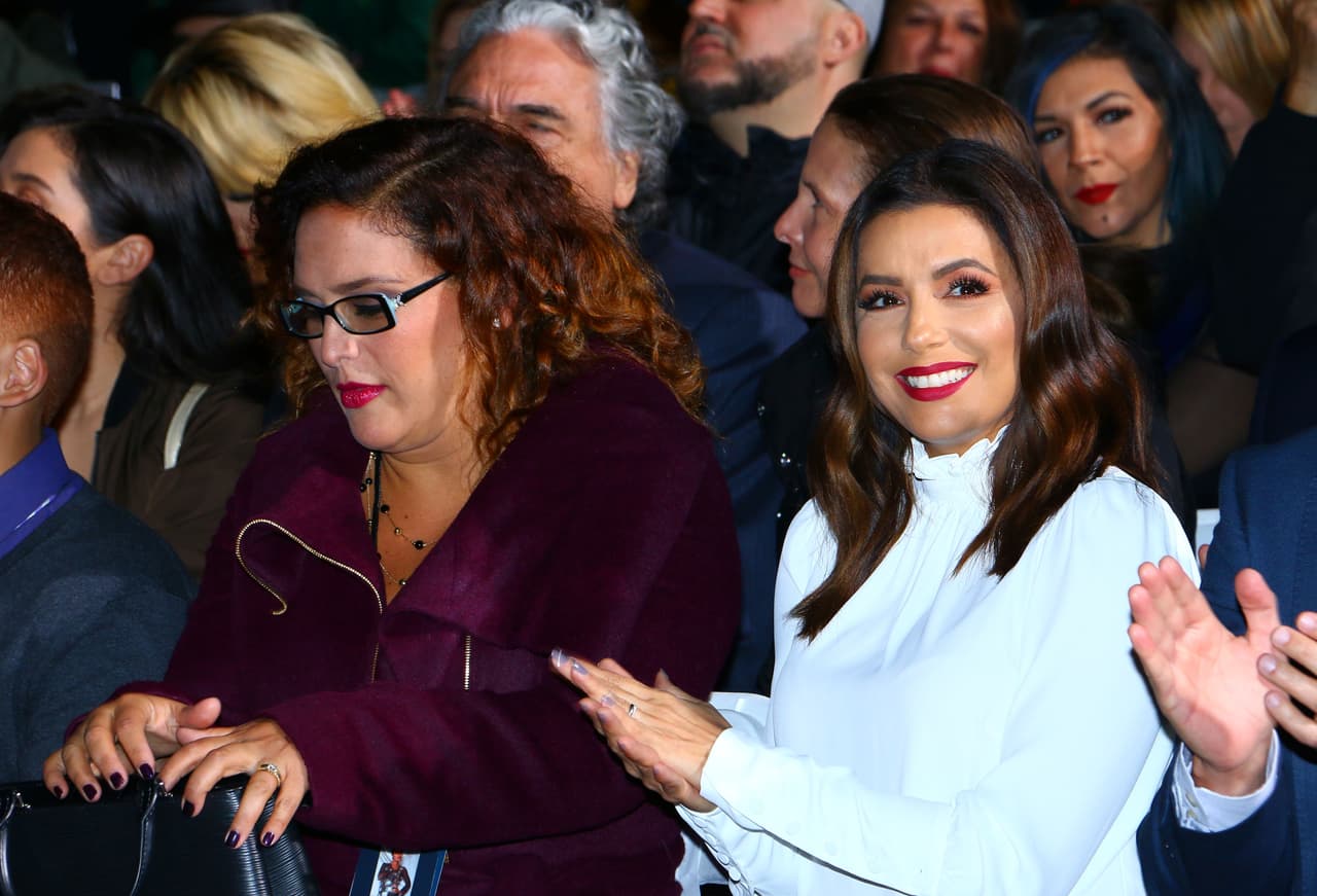 Las celebridades que acudieorn a la ceremonia incluyero a la actriz mexicana Angélica Vale. Se rumoró que ella y su esposo Otto Padrón fueron quienes nominaron a Selena para que tuviera su propia estrella, además de que fueron quienes cubrieron los gastos de aproximadamente $30,000 para la instalación y mantenimiento del monumento.