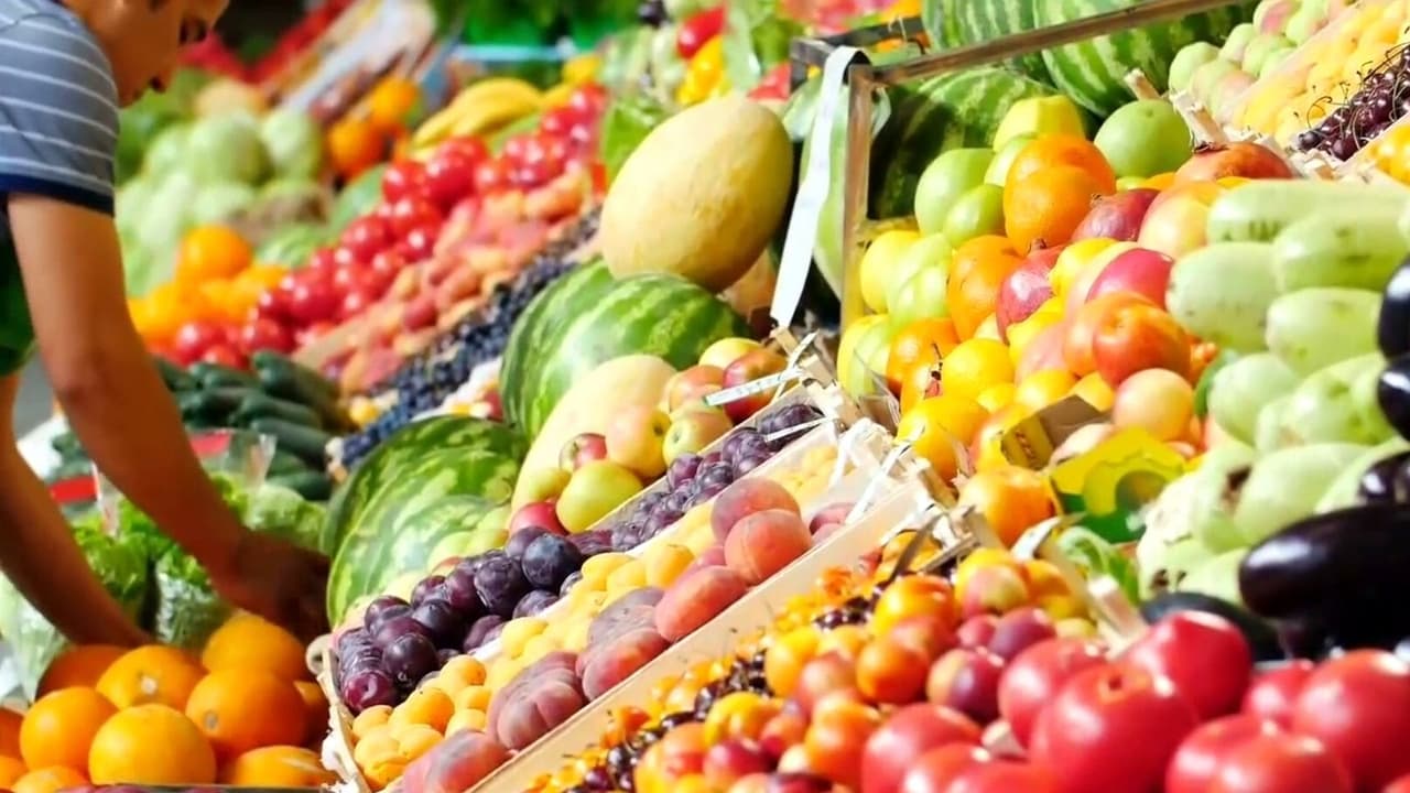 Desde los productos básicos como la carne, los huevos, el pan, hasta la gasolina y otros bienes y servicios no han parado de subir de precio este año.