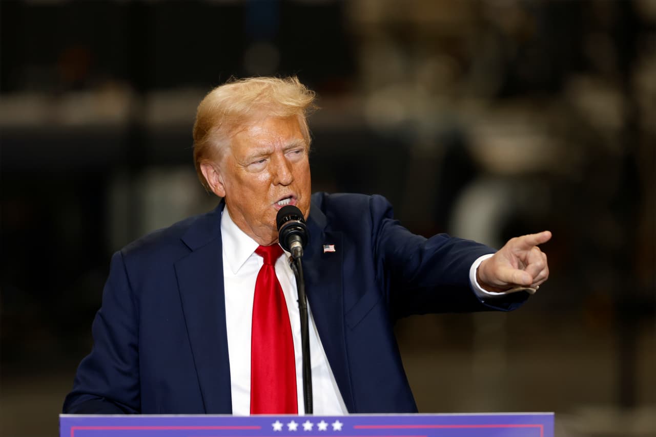 Arrestan a un hombre armado cerca de un mitin de Trump: el expresidente no estuvo en peligro