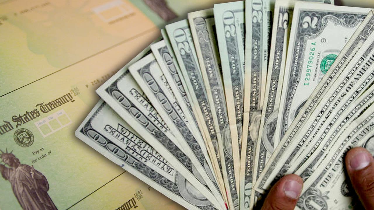 <b>¿Quiénes son elegibles para el cheque de estímulo?</b>
<br>
<br>Treviño explica sobre qué requisitos se toman en consideración para que las personas sean elegibles al dinero. Las familias indocumentadas con hijos ciudadanos podrían recibir 
<a href="https://www.univision.com/local/austin-kakw/tercer-cheque-de-estimulo-indocumentado-hijos-ciudadanos-fotos">el cheque de parte de sus dependientes con Seguro Social. </a>