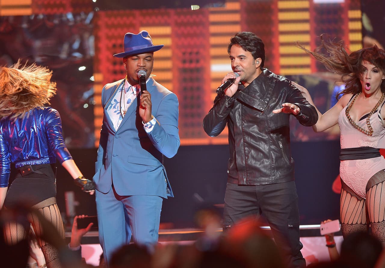 4. Fonsi y Yankee han participado en el Festival Internacional de Viña del Mar. Fonsi inauguró la versión del 2015 y Yankee fue ganador de la Antorcha de Oro y Plata y la Gaviota de Oro y Plata en ese mismo festival en el 2013.