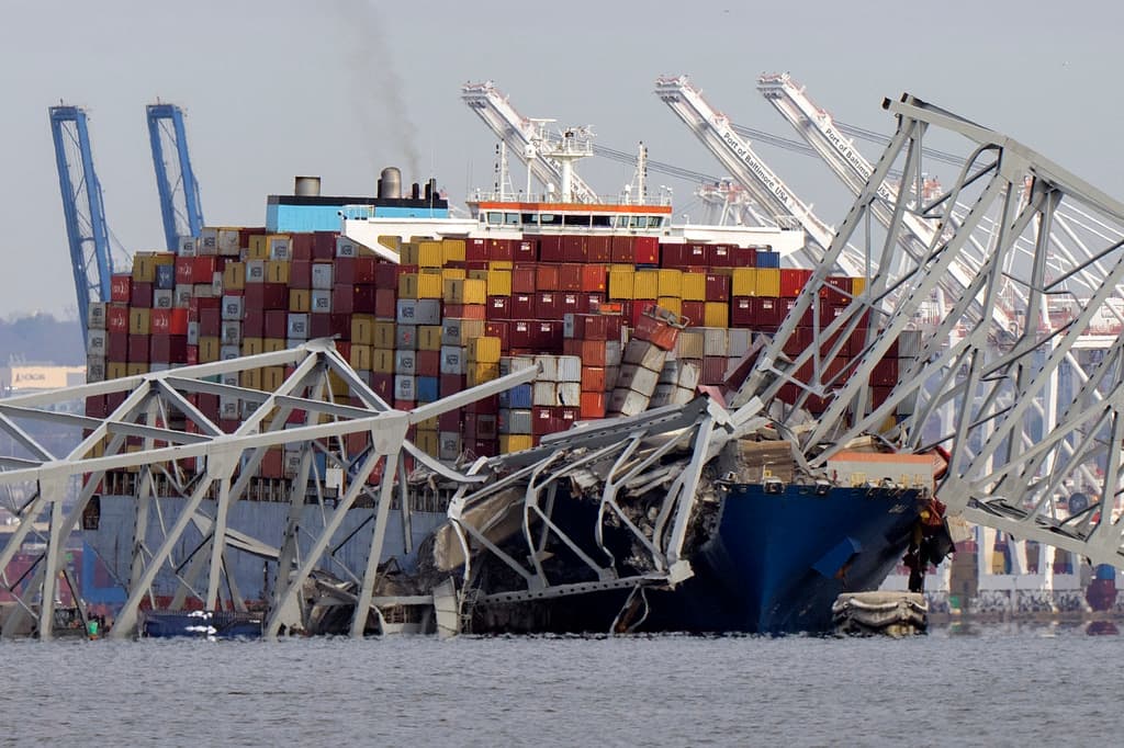 Cómo EEUU busca llevar ante la justicia a la empresa detrás del carguero que derribó el puente de Baltimore