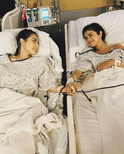 Francia Raisa, a la izquierda, le donó un riñón a su mejor amiga Selena Gómez. Esta foto de septiembre fue la tercera foto con más 'likes' de 2017.