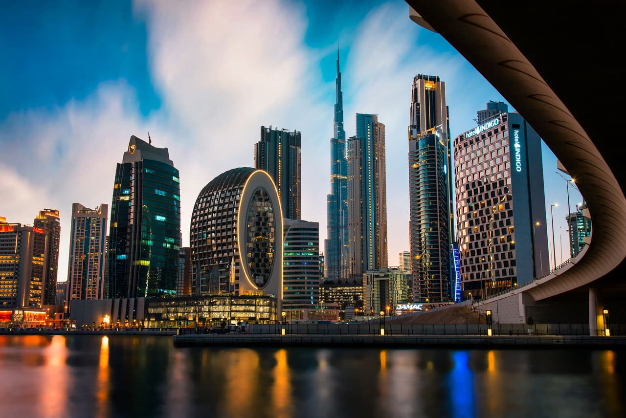 <h2 class="cms-H2-H2">2. Dubái, Emiratos Árabes Unidos</h2>
<br>
<br>Dubái es, junto con Nueva York, una de las dos ciudades que desafía la hegemonía europea en el listado. Aun así, ocupó el primer lugar en lo que respecta a llegadas internacionales: registró más de 12 millones de entradas de turistas, casi el doble que lo del año anterior. El informe toma en cuenta la realización de la Expo 2020 Dubai, que fue retrasada por la pandemia, y se celebró de otubre de 2021 a marzo de 2022. 
<br>