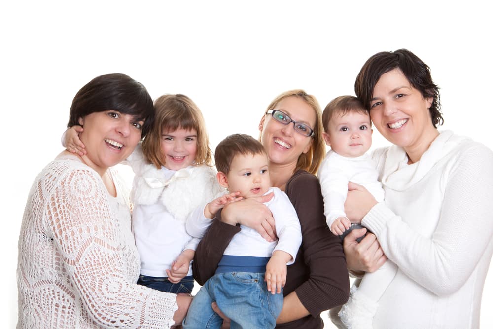 Aunque en general todas las madres poseen en común el amor a sus hijos, su fuerza para sacar adelante la familia y ser el centro del hogar, la forma en que lo hacen difiere de manera muy intensa según su personalidad y naturaleza descritas desde hace siglos por el antiguo horóscopo oriental.