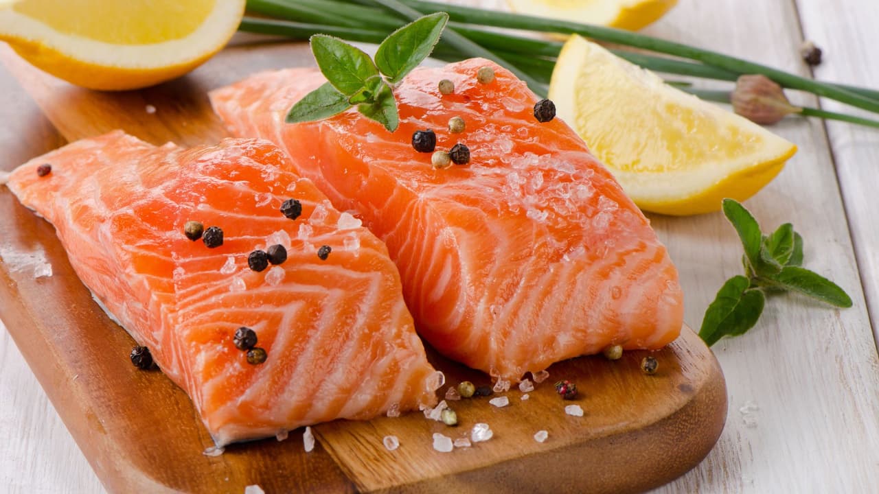 Beneficios de comer salmón que no conocías y que mejoran tu salud