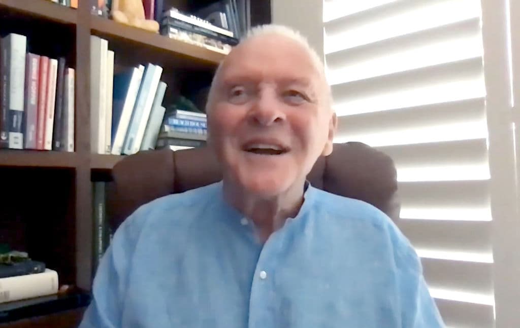 Anthony Hopkins, ganador del Oscar como mejor actor por su papel en la película "El padre" ("The Father", original en inglés), conversa en una teleconferencia.