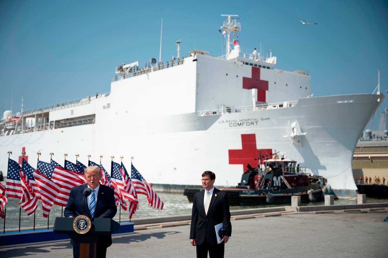 El barco estaba en mantenimiento, pero lo terminaron una semana antes de lo previsto para que saliera a la misión. El presidente Donald Trump viajó hasta el puerto de Norfolk este sábado, de donde salió el barco, para despedirlo, y dio un discurso en la ceremonia donde reconoció el trabajo de quienes habían trabajado para terminar "Comfort" a tiempo.