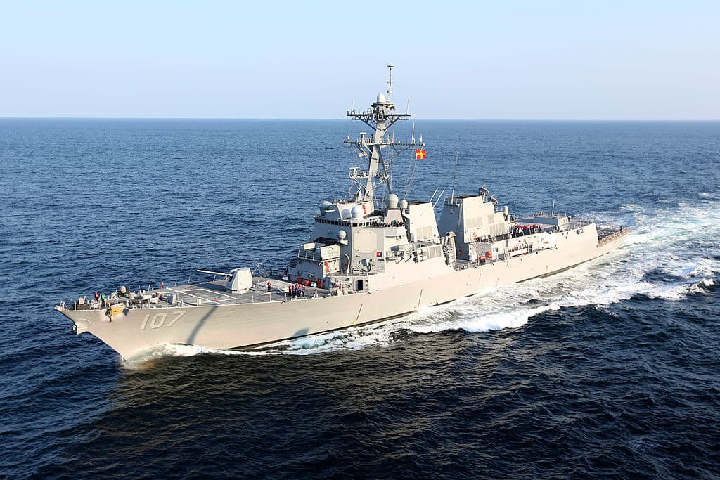 EEUU intercepta misiles balísticos en el Mar Rojo y mata a rebeldes hutíes