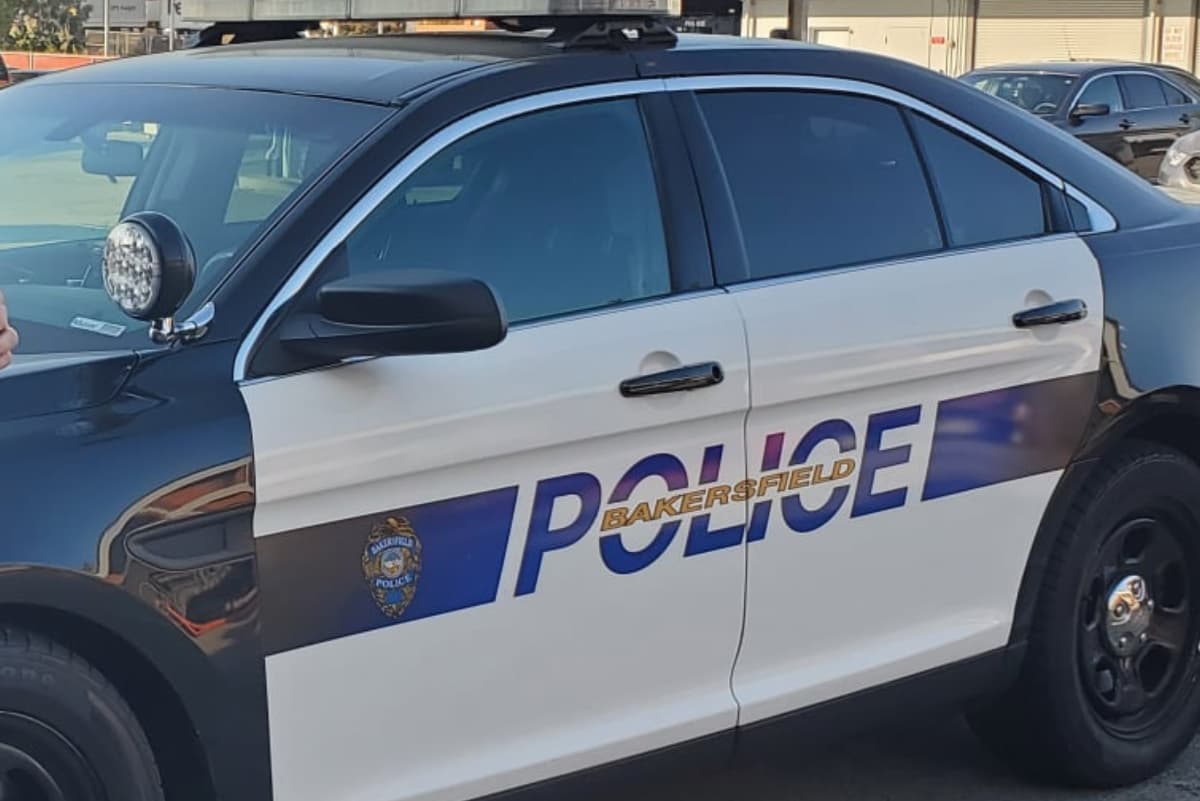 La policía de Bakersfield arrestó a Steven Jiménez por estar involucrado en dos tiroteos contra oficiales.