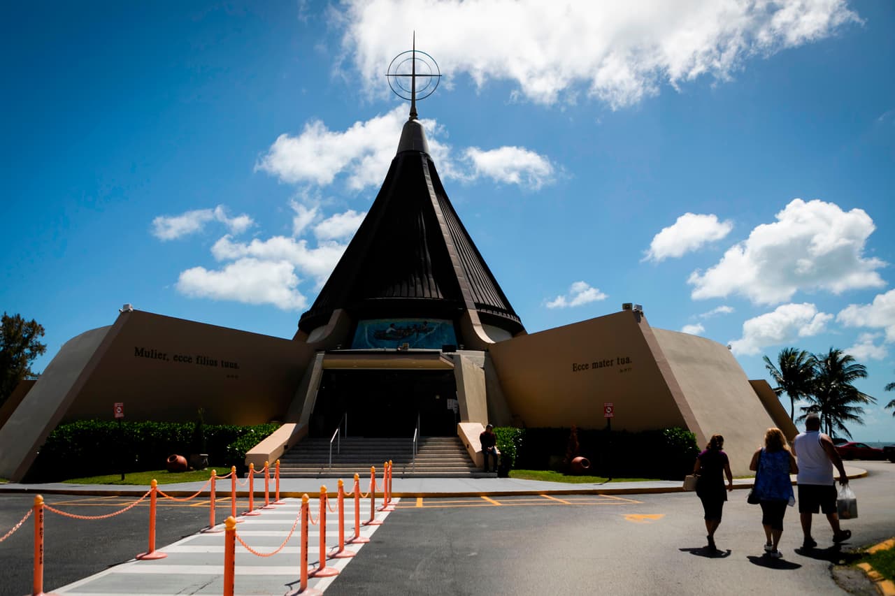 Sin embargo el santuario permanece abierto para los feligreses y visitantes.