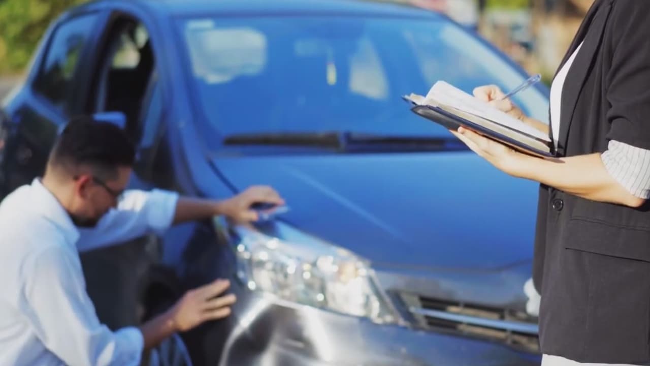 Illinois en guerra contra las aseguradoras de autos: “Te cobran más según tu puntaje de crédito”