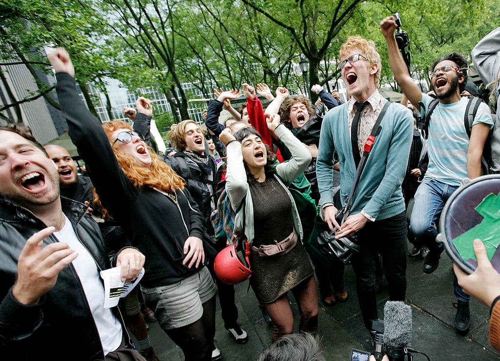 ¿Por qué los millennials latinos no quieren a Hillary Clinton?