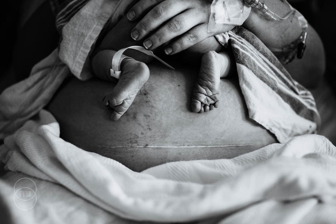 <b>"Esto es un nacimiento vaginal después de una cesárea" </b>por 
<a href="http://www.foxvalleybirthandbaby.com/">Veronika Richardson</a> (Wisconsin). Ganadora en la categoría 'Postparto'.