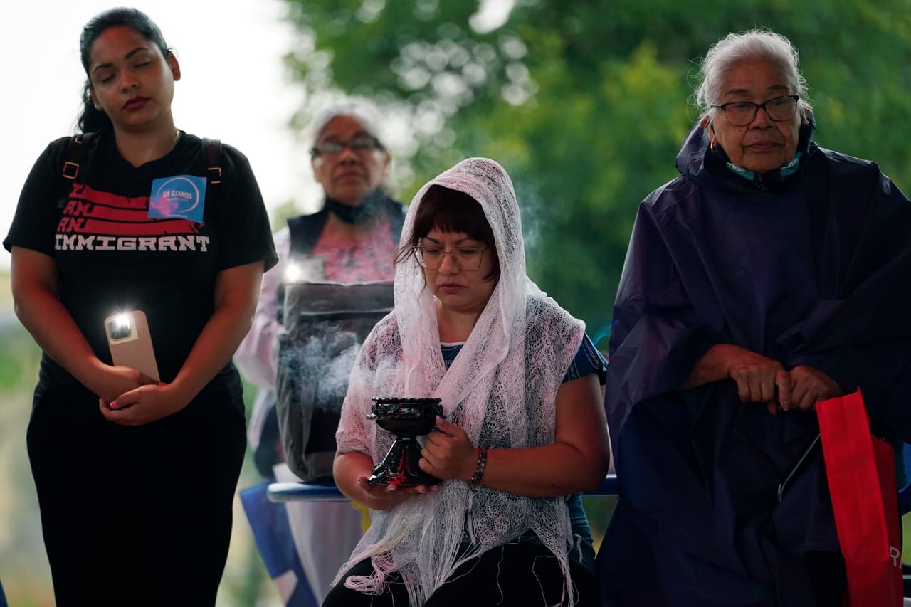 También estuvo Ron Nirenberg, alcalde de San Antonio, quien tomó la palabra para decir: “Esto es un horror que sobrepasa todo lo que hemos vivido antes. Y tristemente es una tragedia prevenible”.