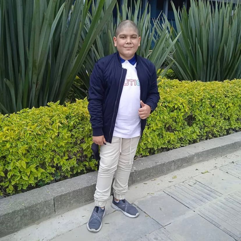Con mucha valentía, Adrián dice anhelar solo una cosa: 
<b>“Que me hagan mi trasplante para tener mi salud completa </b>y volver a ser como yo era para cumplir todos mis sueños, que son seguir con los estudios y jugar fútbol”.