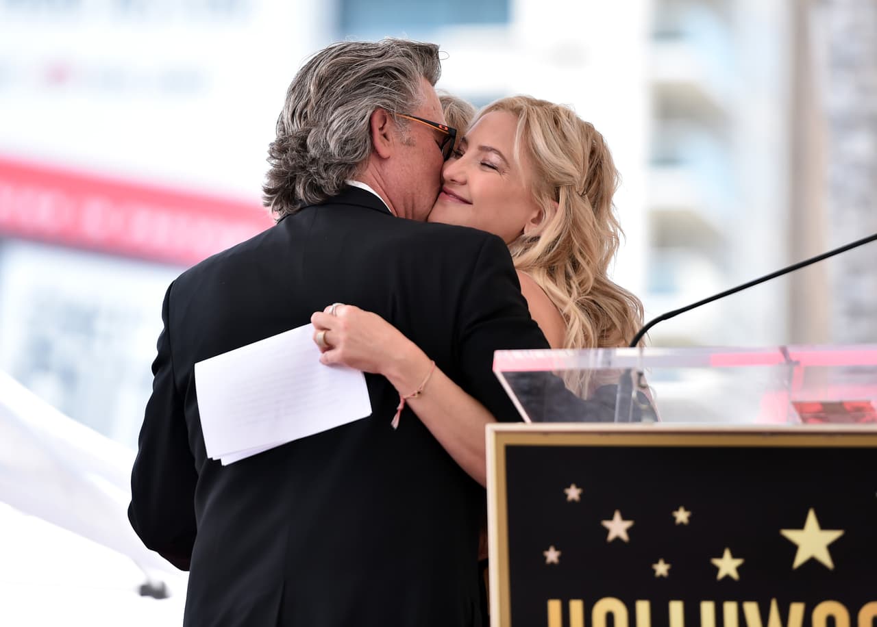 Así que para esta guapa y talentosa actriz no existe más padre que Kurt Russell.