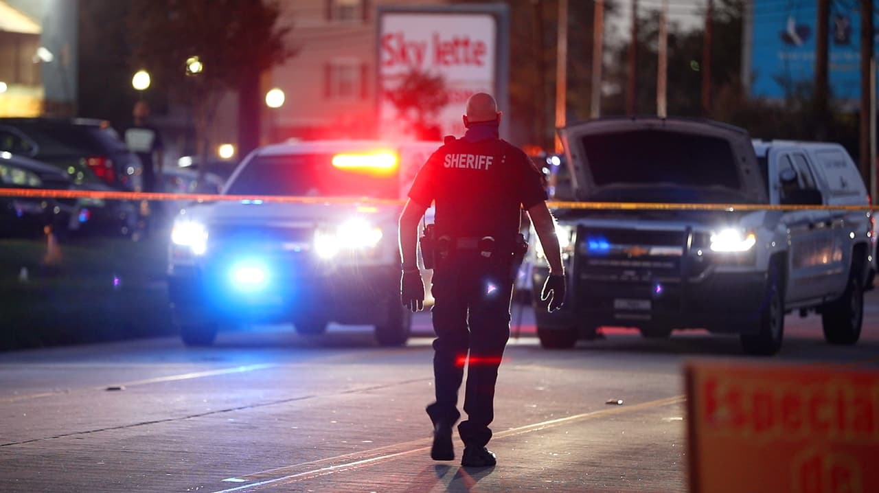 "Una situación muy horrible y trágica": la policía halla una casa con tres menores abandonados y un esqueleto
