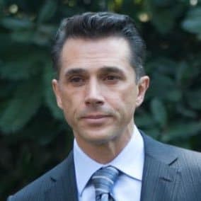 Sergio Mayer decidió alejarse de los escenarios y actualmente se dedica a la política como diputado.
