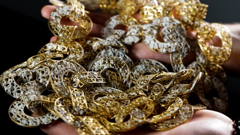Los objetos descubiertos por el equipo de Allen se exhiben de forma permanente en el 
<a href="https://www.bahamasmaritimemuseum.com/maravillas" target="_blank">Museo Marítimo de las Bahamas</a> en la ciudad de Freeport. Entre ellos se encuentra esta pieza única en la imagen, 
<b>una cadena de filigrana de oro</b> de 176 centímetros (69 pulgadas).