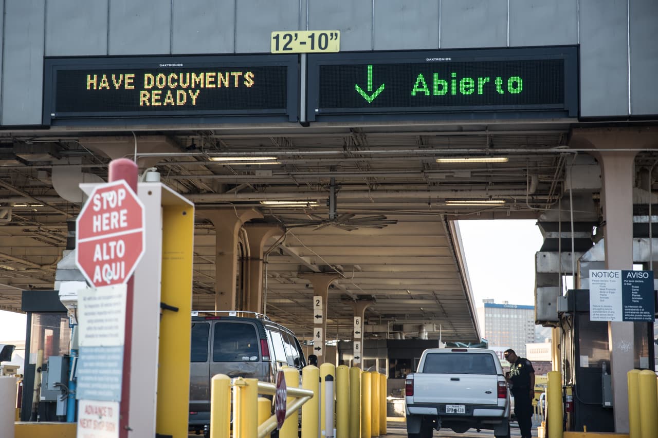 Buscan implementar políticas contra el turismo de vacunas en Texas por "viajeros mexicanos"