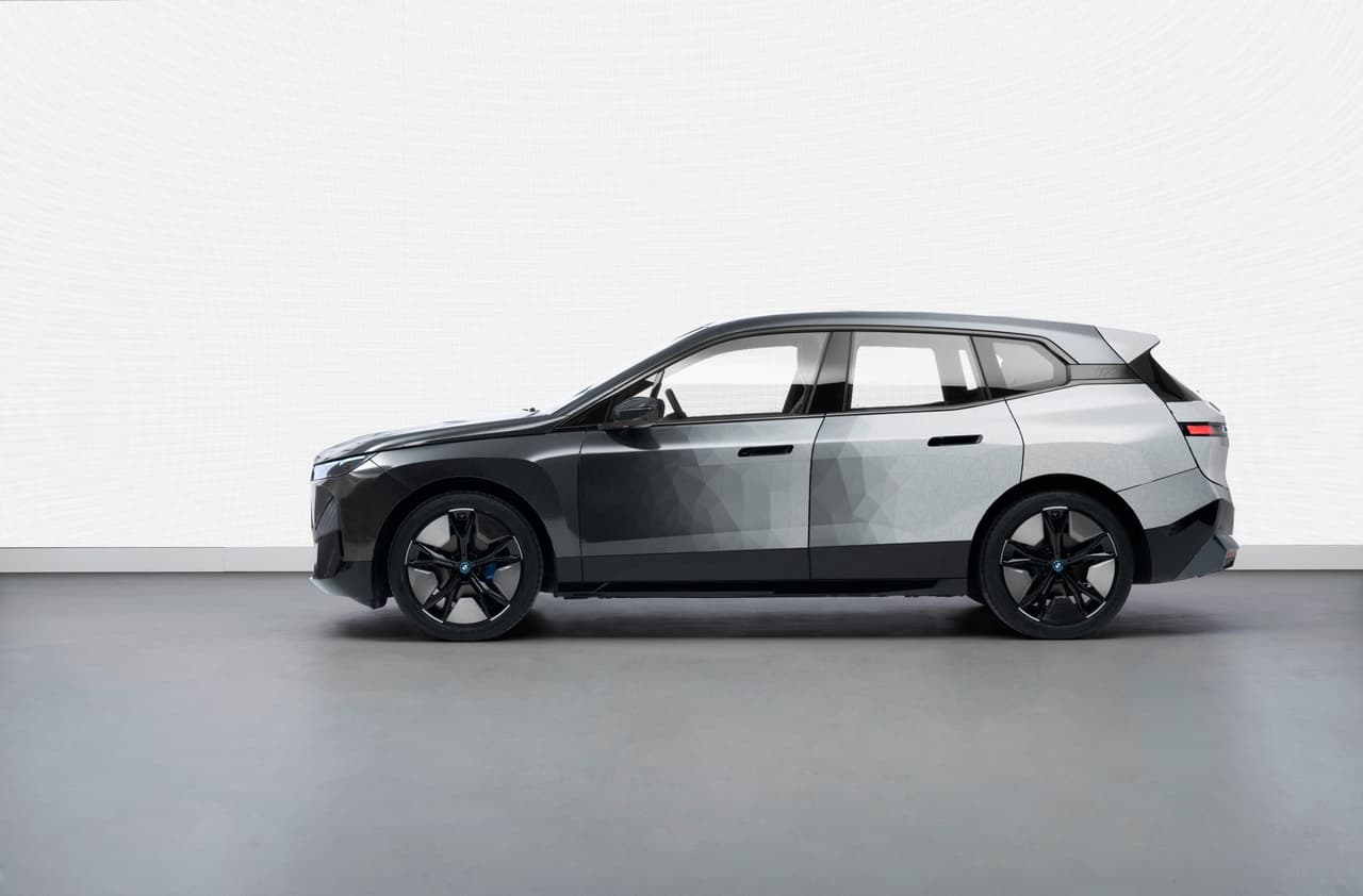 BMW iX Flow Concept