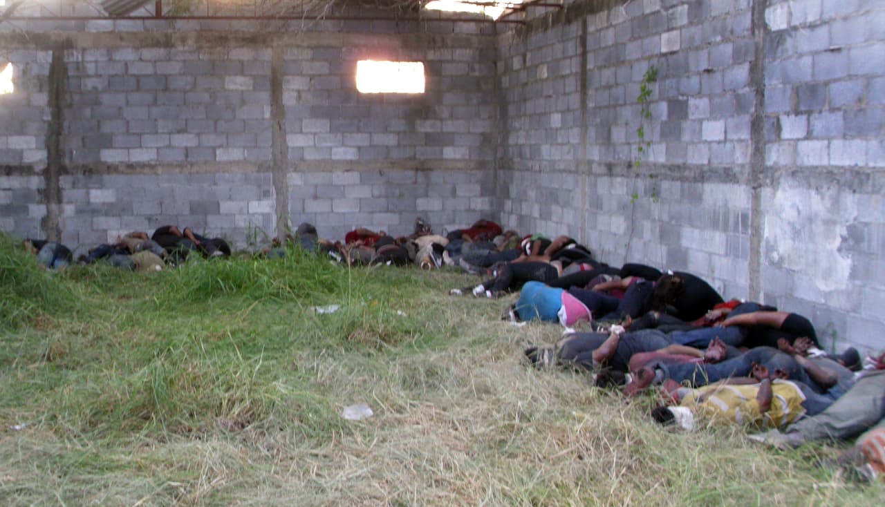 <h2 class="cms-H2-H2">22 y 23 de agosto de 2010, México</h2>
<br>
<br>Un camión 
<a href="https://www.univision.com/noticias/justicia/de-la-indignacion-al-olvido-se-cumplen-10-anos-de-la-masacre-de-san-fernando">que transportaba a 72 migrantes</a> con rumbo a Estados Unidos fue detenido en la comunidad de San Fernando, en el estado de Tamaulipas, por un grupo de Los Zetas. 
<br>
<br>Los narcotraficantes recluyeron a los migrantes en un rancho y les ofrecieron pasar a integrarse a sus filas. La mayoría se negó y todos fueron asesinados. Procedían, principalmente, de Honduras, El Salvador, Guatemala, Nicaragua, Ecuador y Brasil.