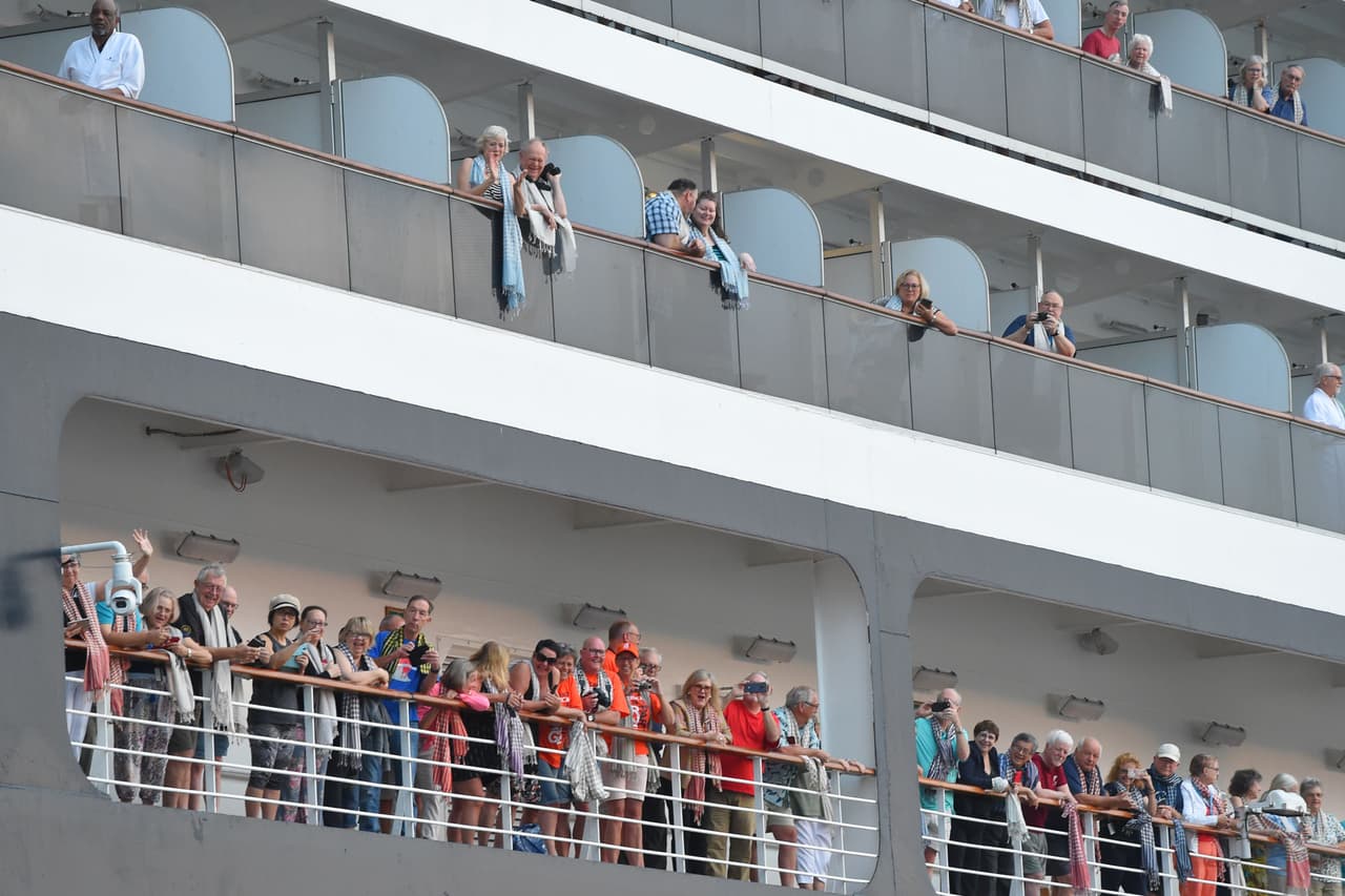 Camboya, aliado de China y que recibe un enorme volumen de ayuda anual proveniente de Pekín, aceptó que el crucero pueda atracar en Sihanoukville.