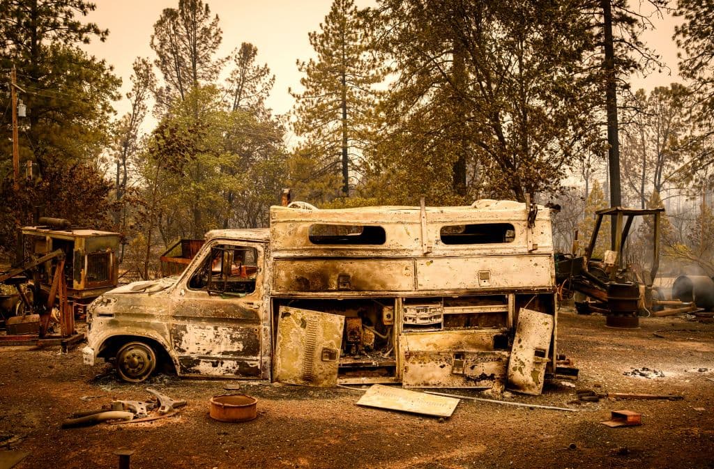 El Departamento Forestal y de Protección contra Incendios de California, conocido como 
<b>Cal Fire</b>, informó este domingo que el 
<b>incendio Park</b> se considera 
<b><a href="https://www.univision.com/local/sacramento-kuvs/asi-se-ve-desde-el-espacio-un-mega-incendio-provocado-en-california-que-abarca-mas-de-300-000-acres-video" target="_blank">uno de los 10 más grandes en la historia del estado</a></b>.
