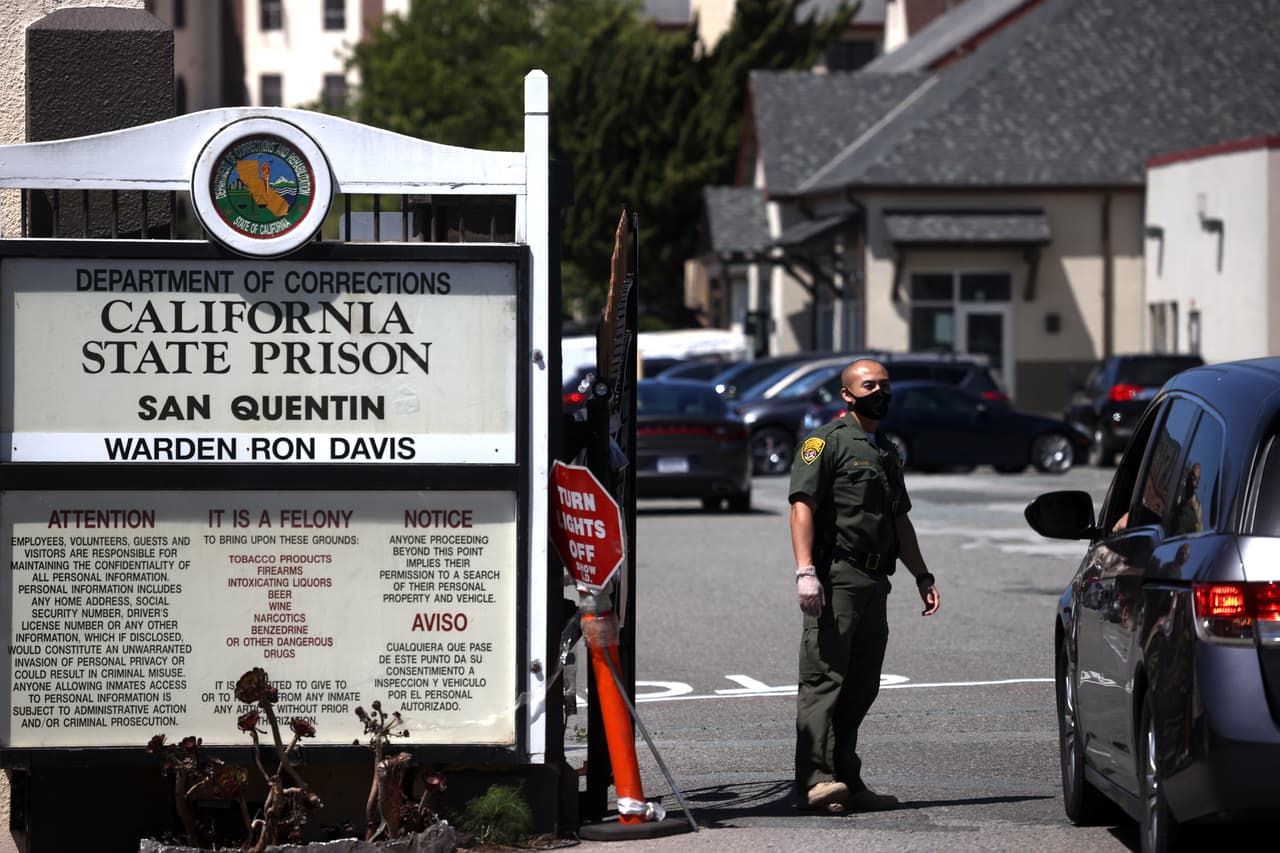 El 
<a href="https://www.univision.com/local/san-francisco-kdtv/brote-de-coronavirus-en-carcel-de-san-quintin-amenaza-la-salud-publica-en-california-advierten-expertos" target="_blank">brote de coronavirus en la prisión de San Quintín</a> ha puesto en estado de alerta al sistema de correccionales, los funcionarios de salud del 
<a href="https://www.univision.com/temas/san-francisco" target="_blank">Área de la Bahía</a> y la administración estatal, quienes en conjunto trabajan a marchas forzadas en un plan para contener la propagación de la enfermedad entre reclusos y empleados del centro penitenciario.