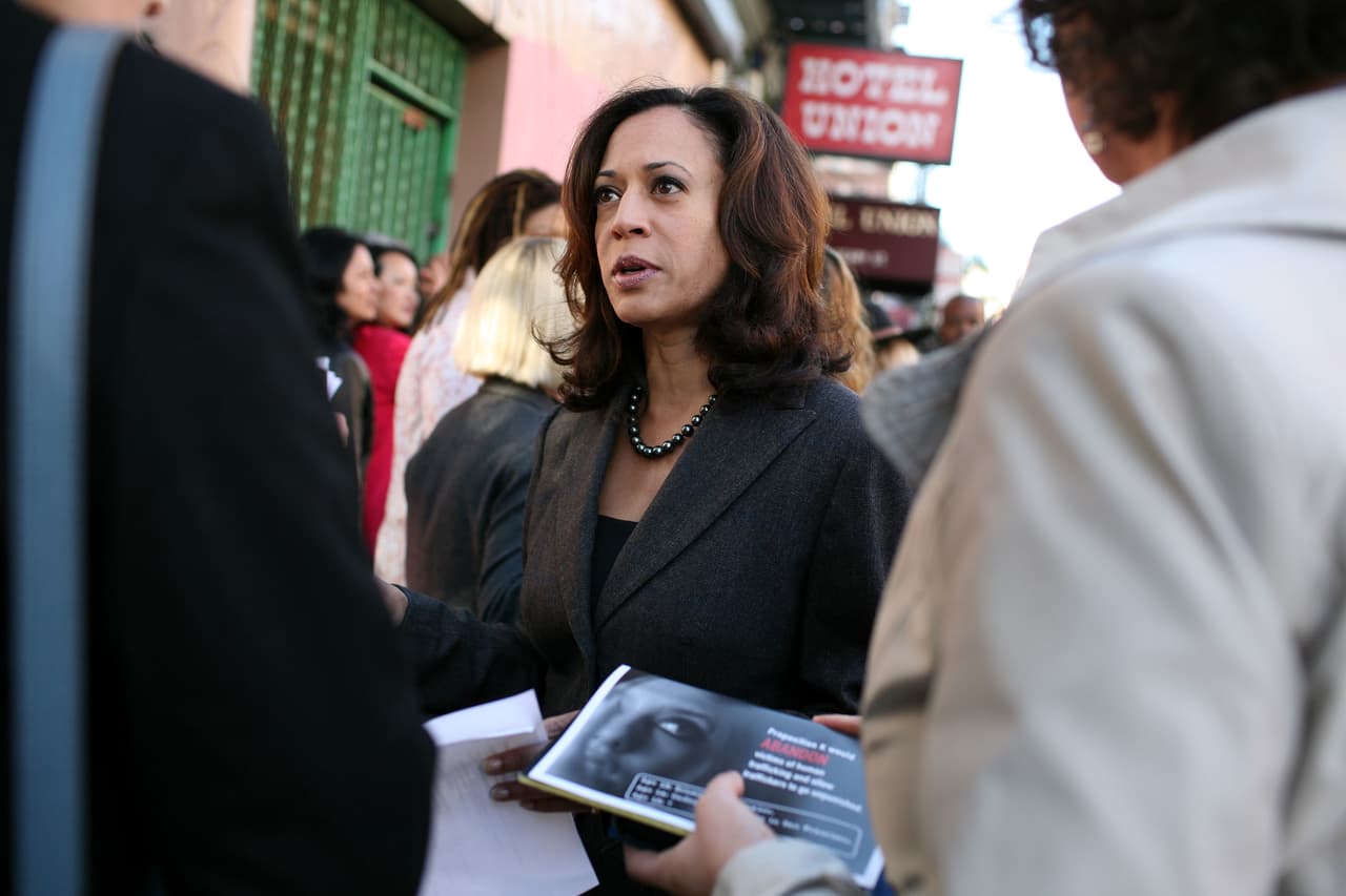 Para muchos demócratas, la elección de Harris es histórica. Así lo consideró el actual fiscal de California, Xavier Becerra, quien sucedió a Harris en el cargo. Esta es también la opinión del Center for American Progress Action Fund.