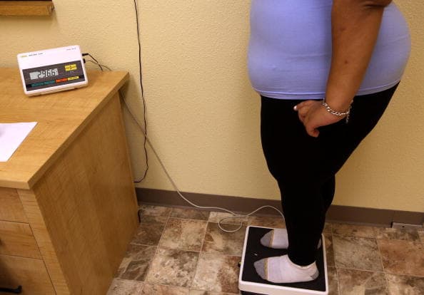 “La comida sana puede reducir nuestro riesgo de enfermedades crónicas. Pero es posible que 
<b>demasiadas personas no sepan lo que constituye una comida saludable</b>. La medida de la FDA ayudará a educar a más estadounidenses para mejorar los resultados de salud, abordar las disparidades de salud y salvar vidas”, dijo el secretario del Departamento de Salud y Servicios Sociales (HHS), Xavier Becerra.
<br>