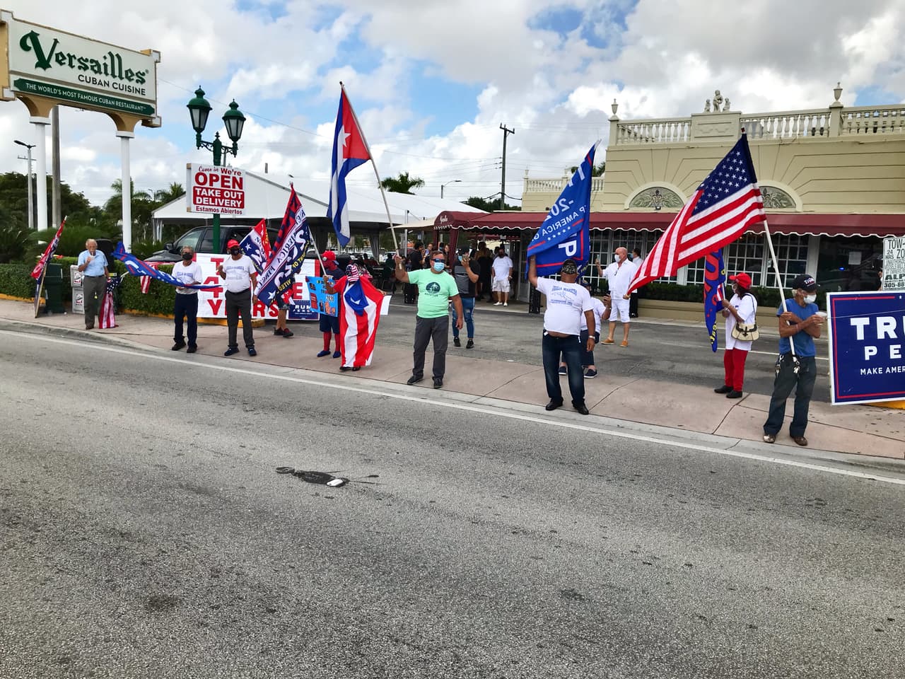 La concentración fue en La Pequeña Habana, frente al restaurante Versailles.