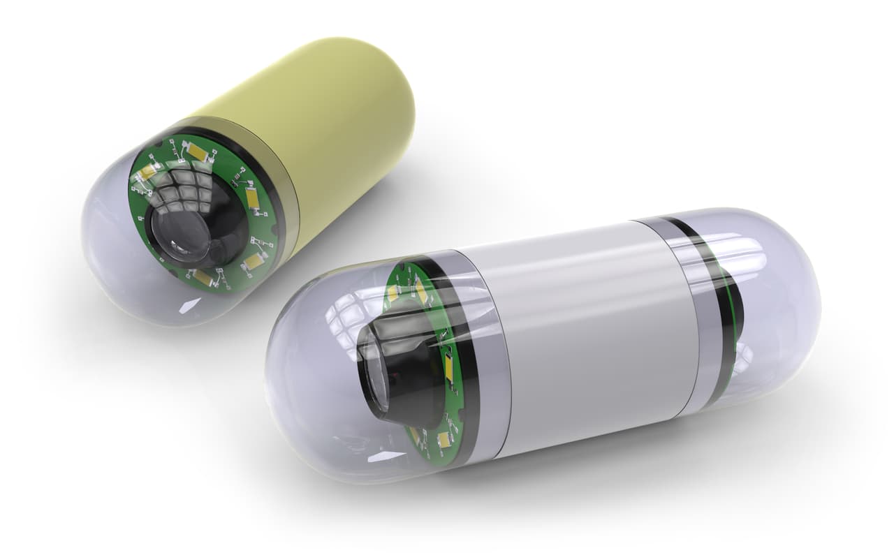 <b>Cápsula endoscópica.</b> Los avances que tuvieron en la década de 1990 los electrodos emisores de luz, los sensores de imagen y la óptica miniatura llevaron a la aparición de este dispositivo, utilizado por primera vez en 2001. La tecnología utiliza una pequeña cámara inalámbrica del tamaño de una píldora de vitaminas que el paciente ingiere. A medida que la cápsula atraviesa el sistema digestivo transmite imágenes con las que los médicos pueden identificar la fuente de una hemorragia interna o hallar tumores cancerosos, por ejemplo, pero de una manera mucho menos invasiva que la endoscopia convencional.
