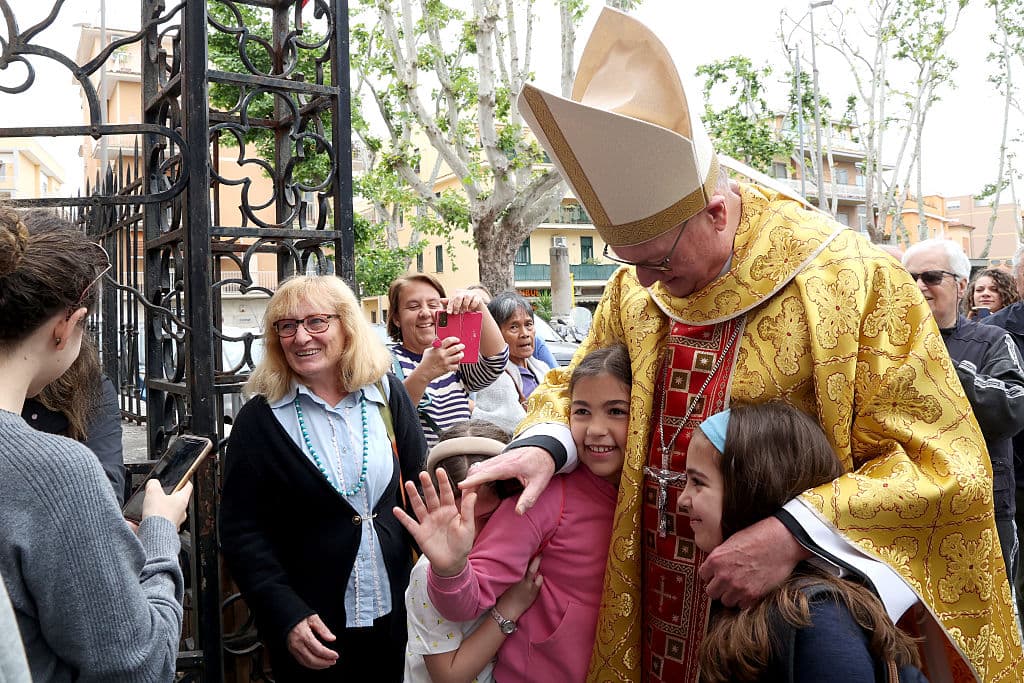 El arzobispo de Nueva York, de 75 años, forma 
<b><a href="https://www.univision.com/especiales/noticias/infografias/2025/conclave-papa-2025/" target="_blank">parte del cónclave de 133 cardenales de todo el mundo</a></b>, que a partir de este 
<b>miércoles 7 de mayo</b>, se encerrarán en la Capilla Sixtina en Roma para elegir al nuevo papa.