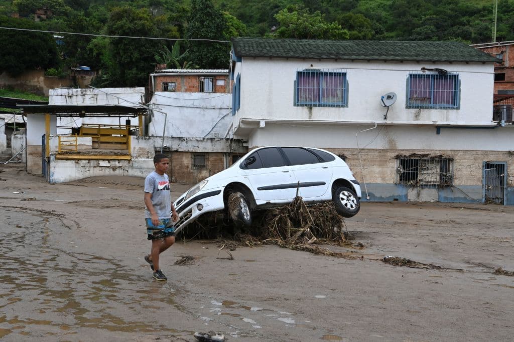 Los pobladores de Las Tejerías de Santos Michelena, un municipio agroindustrial del estado Aragua, a unos 87 kilómetros al suroeste de Caracas, apenas tuvieron unos pocos segundos para ponerse a salvo el sábado por la noche luego de las fuertes lluvias.