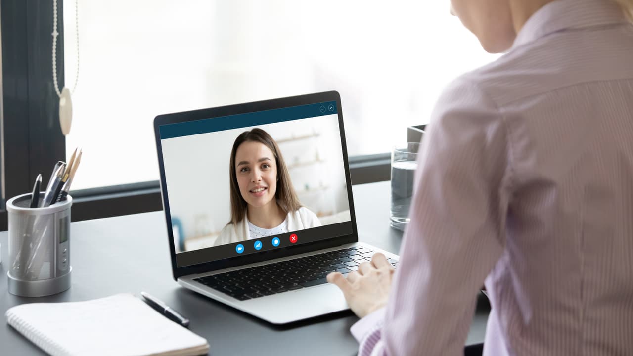 <b>3. Psicólogo</b>
<br>
<br>Salario promedio: 82,180 dólares al año.
<br>
<br>Para este empleo se requiere un título universitario y una certificación. Algunos psicólogos trabajan en funciones de investigación, mientras que otros trabajan directamente con los pacientes. Los empleados mejor pagados en este campo alcanzan los 137,590 dólares al año. 
<br>