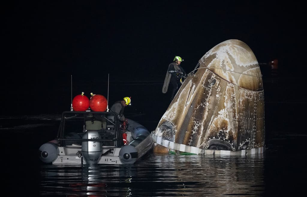 Cuatro astronautas regresan a la Tierra tras seis meses en órbita