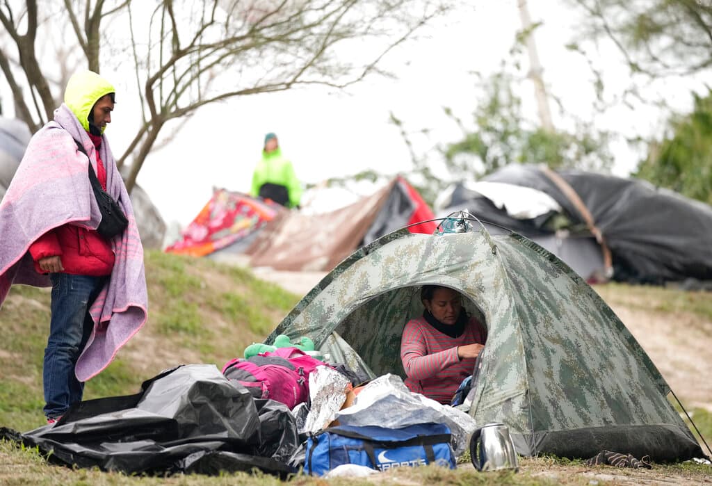 ¿Qué pasa ahora en la frontera tras la decisión de la Corte Suprema de mantener el Título 42?