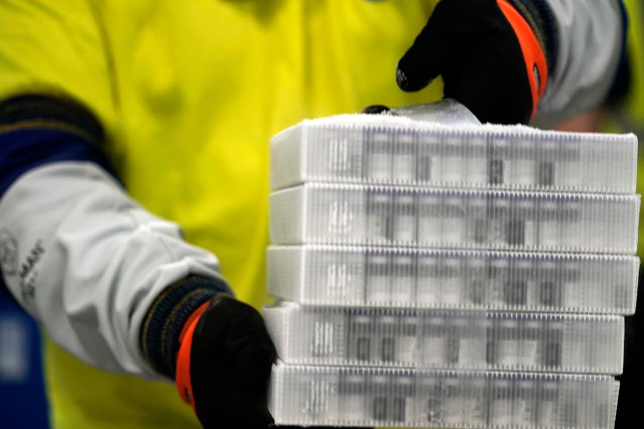 Inicialmente se esperan enviar unas 3 millones de dosis, con prioridad para los trabajadores de la salud y los residentes y trabajadores de las residencias de ancianos.