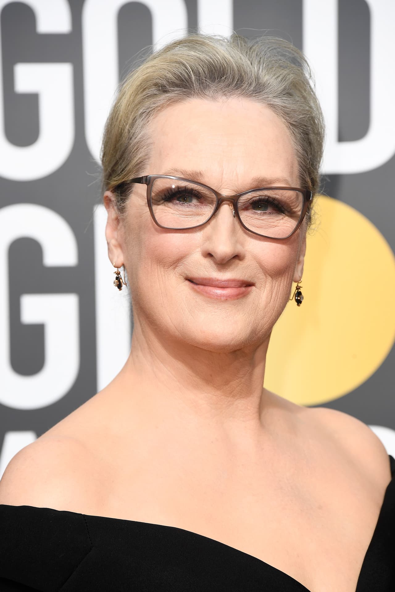 De riguroso negro, Meryl Streep está nominada este año por su papel de Katharine Graham en 'The Post'.