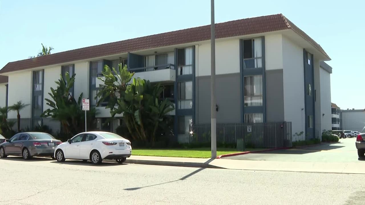 Investigan la muerte de una bebé de 2 meses cuidada por su niñera: la mamá estaba fuera de California